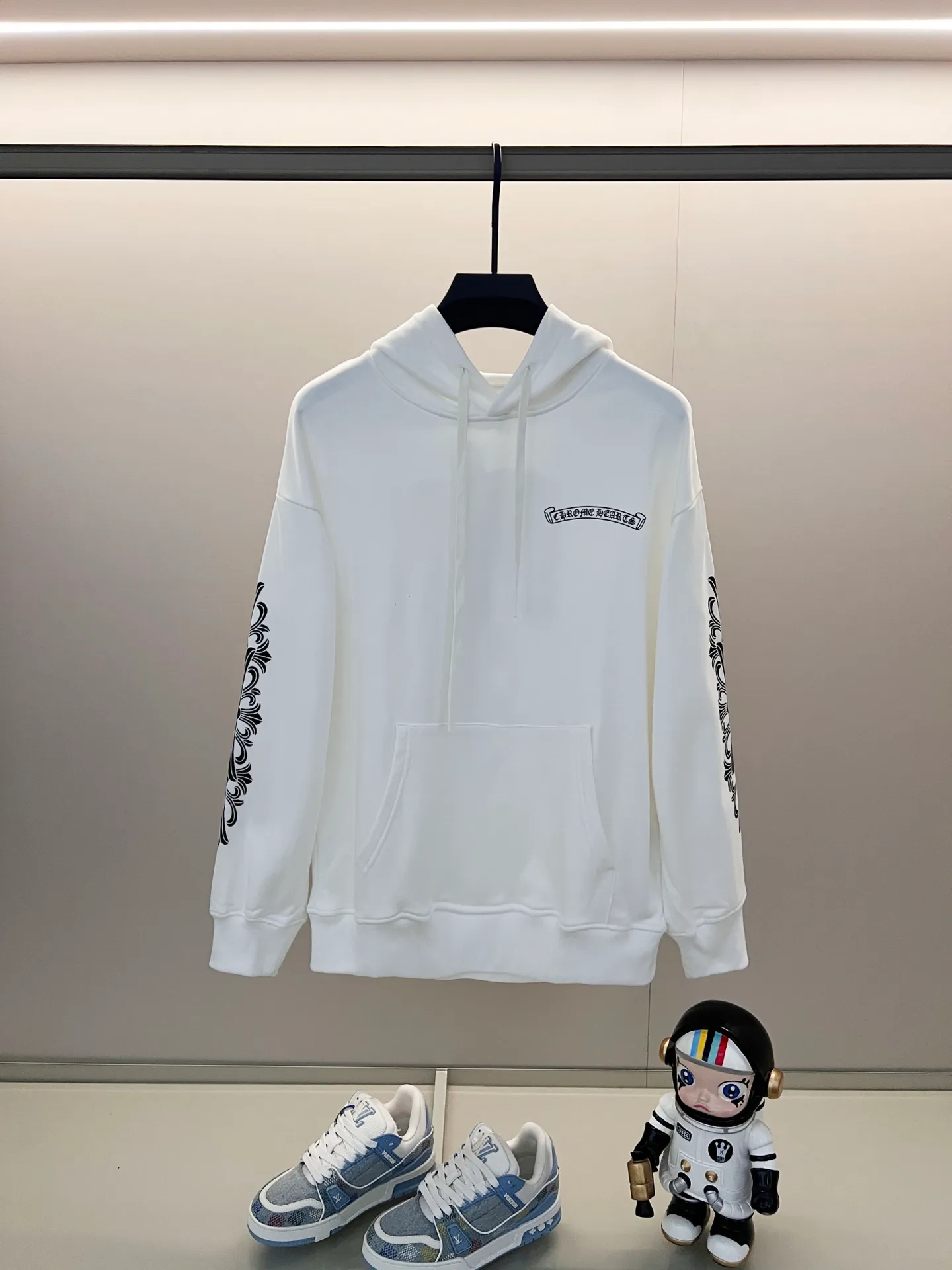 🅿️290 chrome hearts/Chrome Hearts 420g pure cotton hooded sweatshirt Classic Sanskrit hand sleeves printed front and back cross ✝️LOGO logo Official synchronization 1:1 original mold opening Fashion personality Versatile trend Pure original quality Original washed fabric Hang tag Collar label Washed wheat Complete three standards Color: Black. White. Size: XS-L